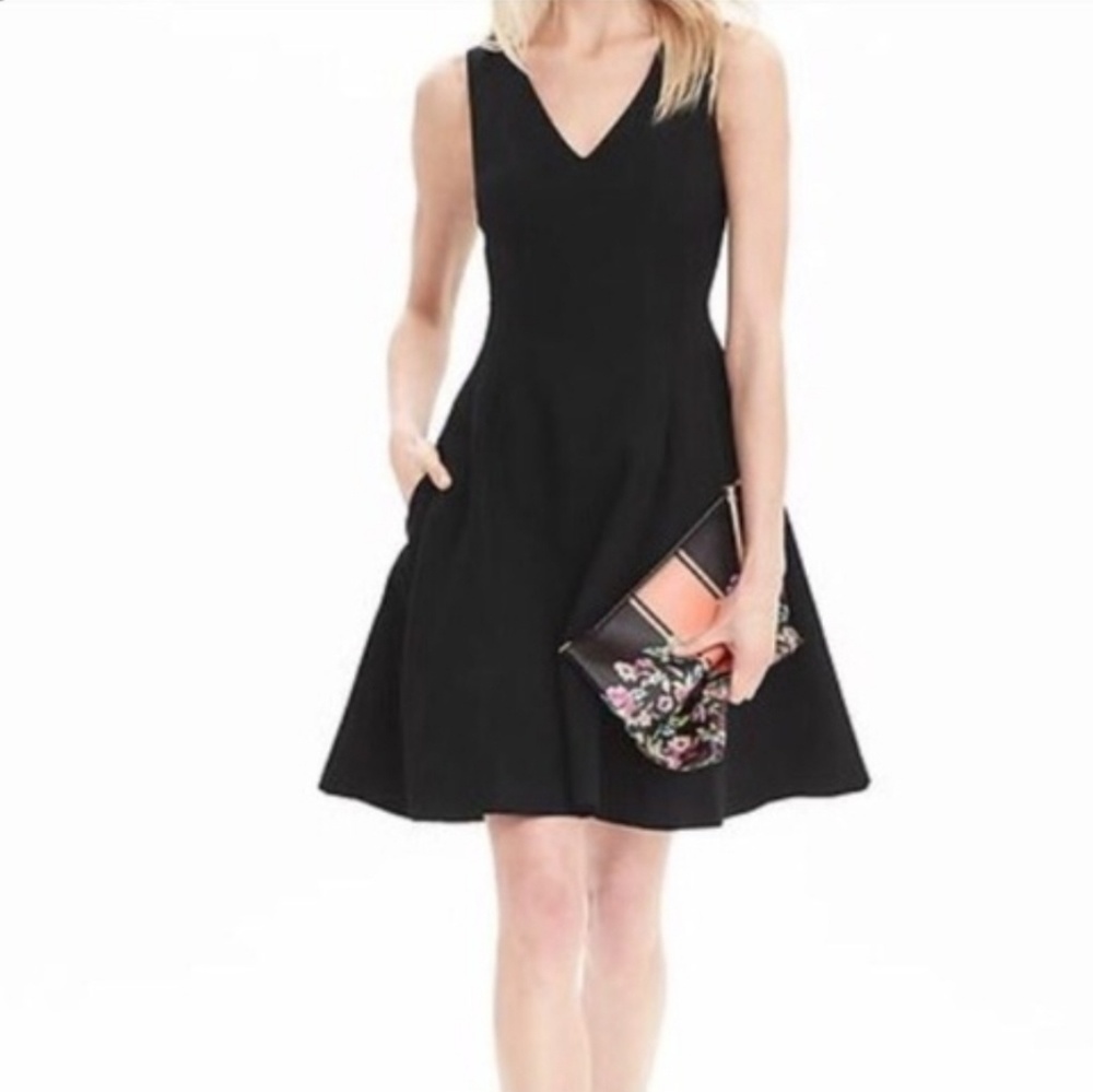 Banana Republic sleeveless vneck dress